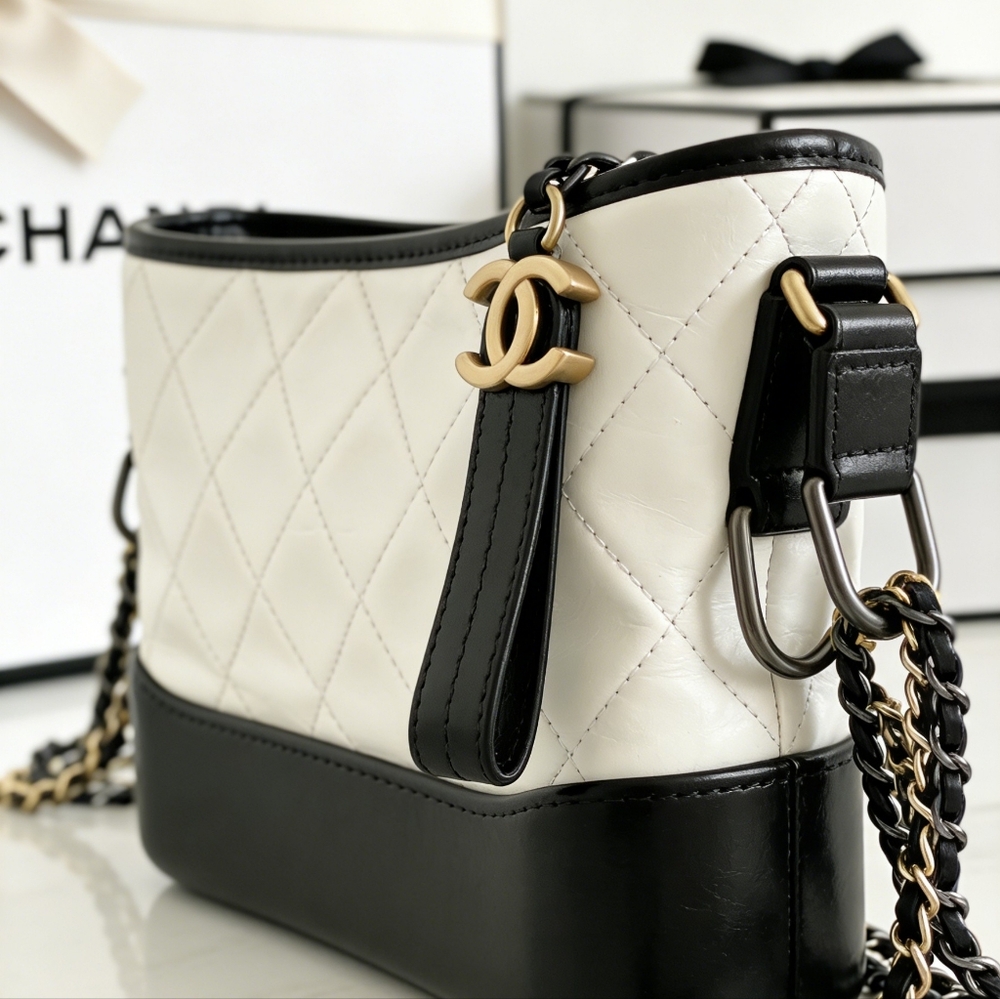 <AUTHENTIC>Chanel Gabrielle Small HoboBag in White - Picture 6 of 6